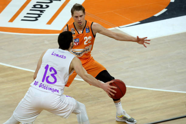 不仅高速且 不仅高速且